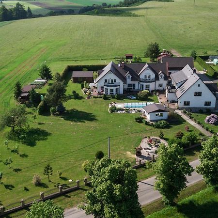 Penzion Benesov Hotell Broumov Exteriör bild