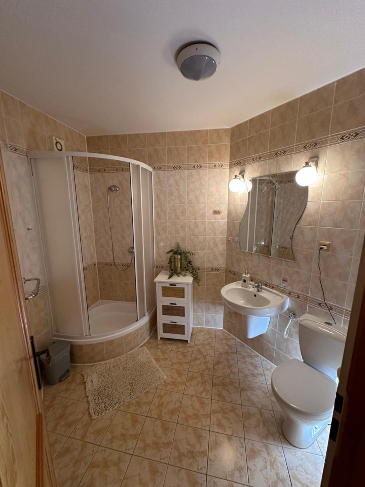 Penzion Benesov Hotell Broumov Exteriör bild