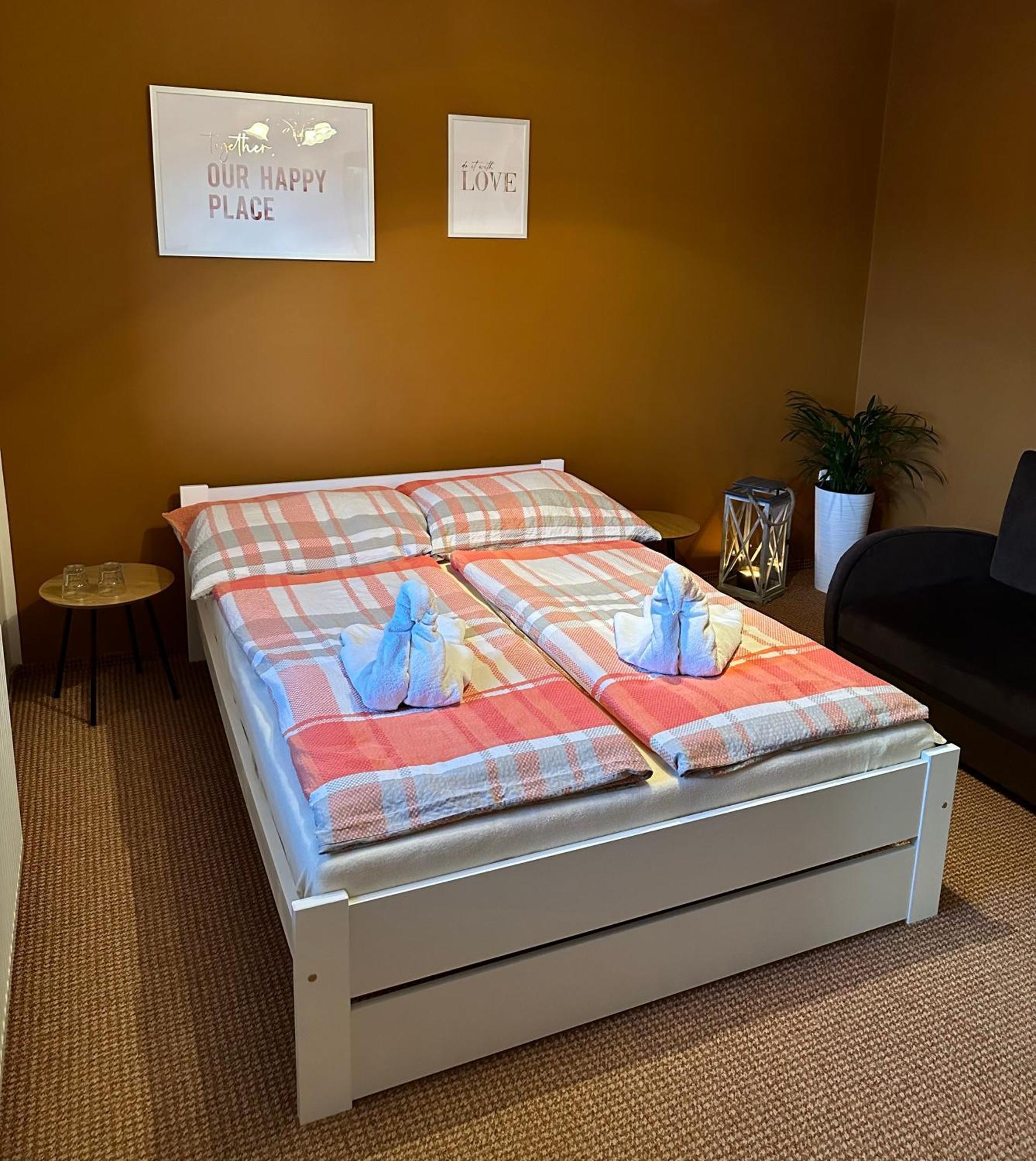 Penzion Benesov Hotell Broumov Exteriör bild