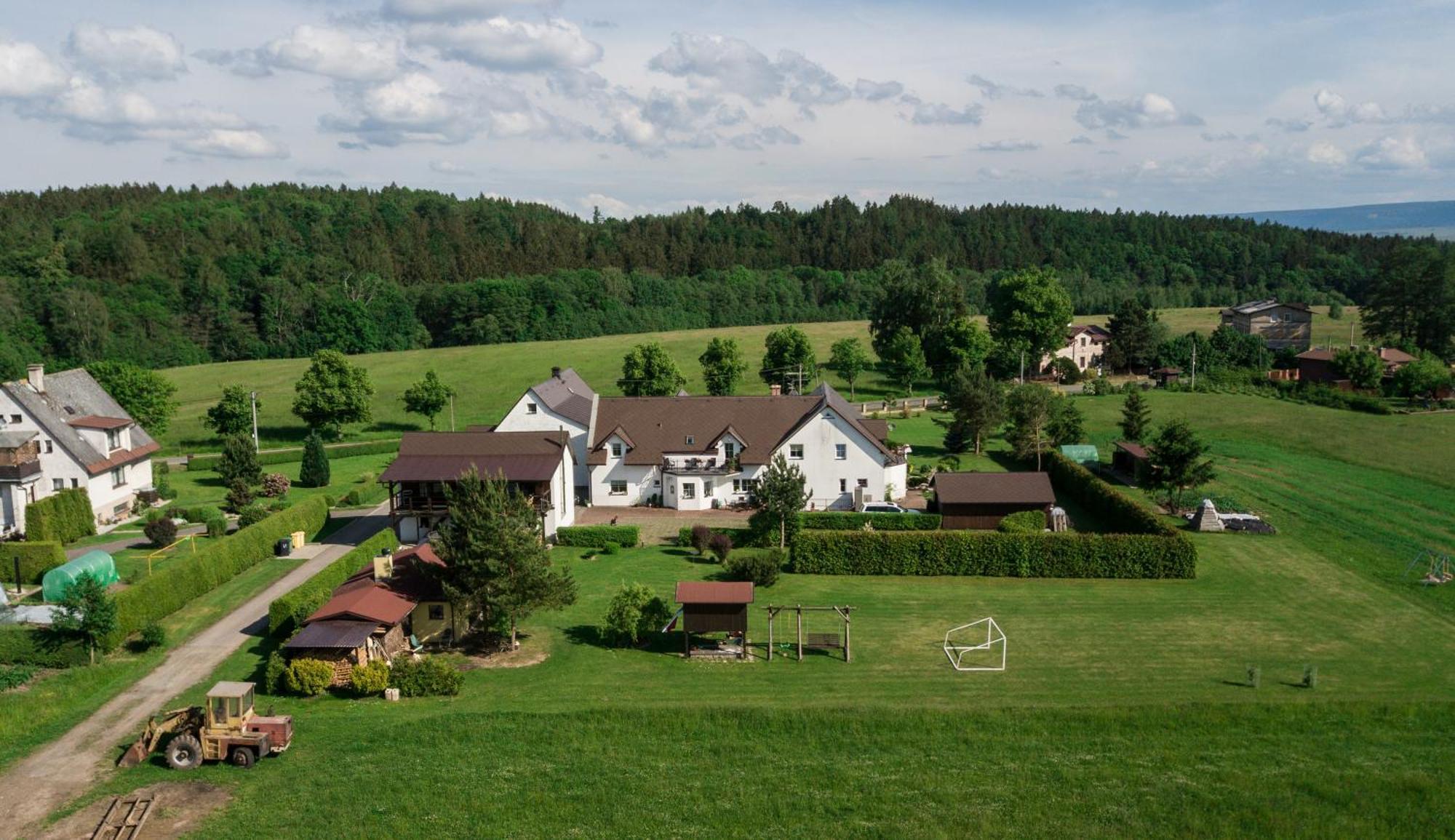 Penzion Benesov Hotell Broumov Exteriör bild