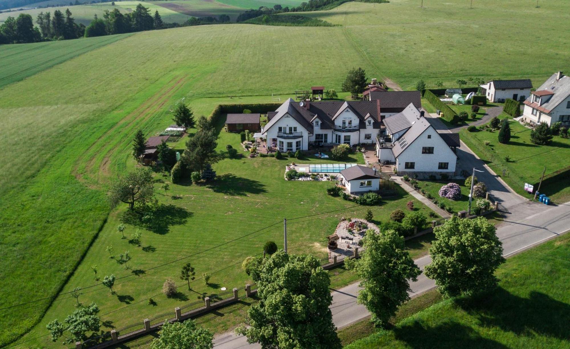 Penzion Benesov Hotell Broumov Exteriör bild